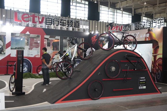 超級(jí)自行車(chē)展會(huì)，樂(lè)視體育引領(lǐng)自行車(chē)生態(tài)智能(圖1)
